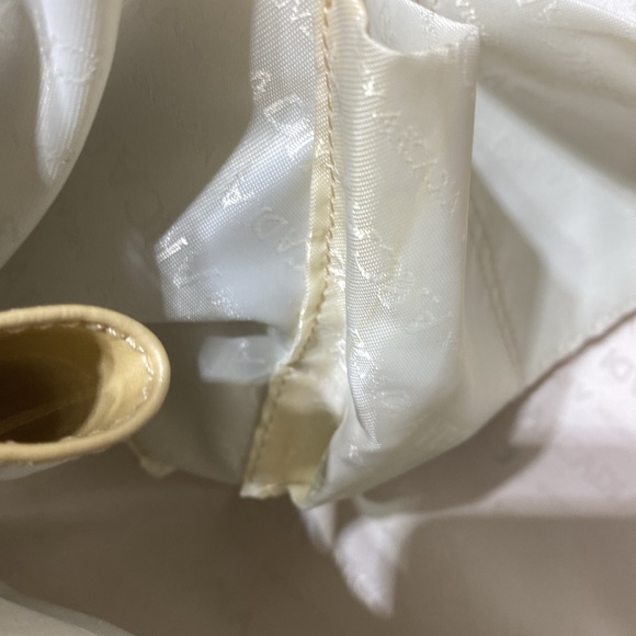 GUC. Arcadia buttercup, patent leather Bugatti bag. Made in Italy. - Picture 12 of 15